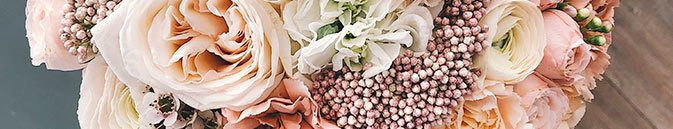 заказывайте цветы в местном магазине в Азове от Гранд-Флора